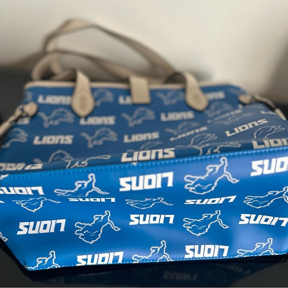 Detroit Lions Women's Shoulder Bag with matching wallet - Picture 2 of 5